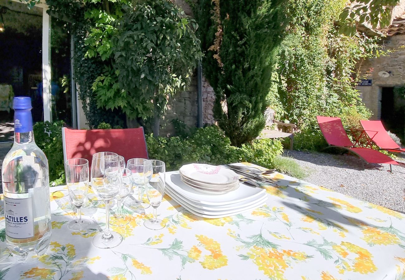 Villa in Saint-Césaire-de-Gauzignan - La Vigneronne