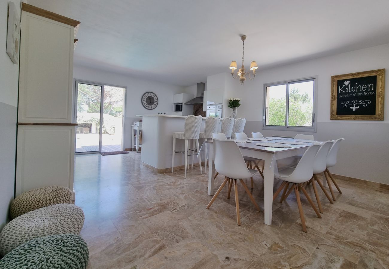 Villa in Saint-Quentin-la-Poterie - Jardin d’Uzès