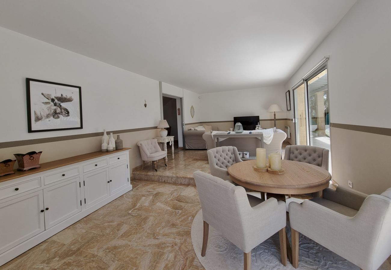 Villa in Saint-Quentin-la-Poterie - Jardin d’Uzès