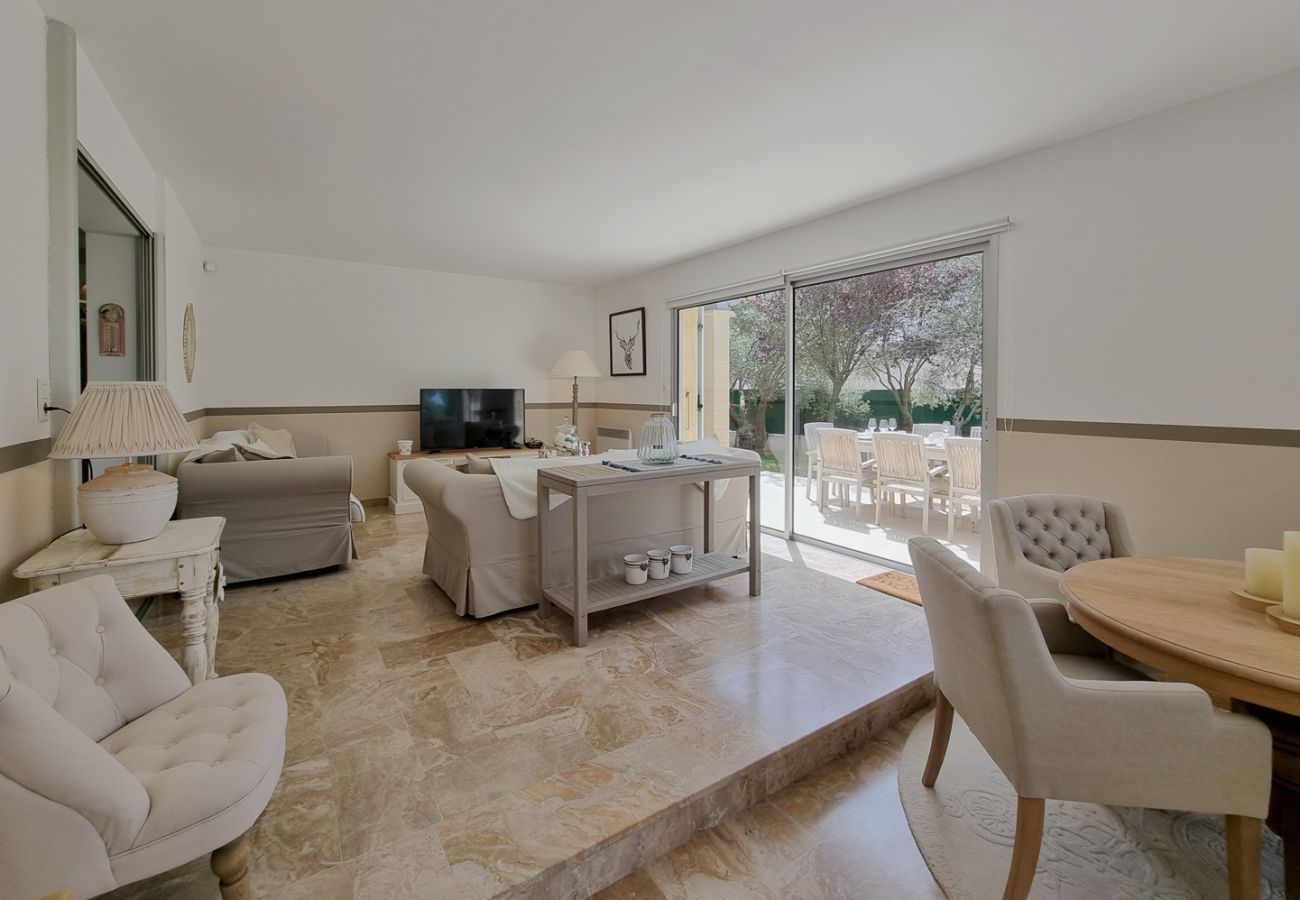 Villa in Saint-Quentin-la-Poterie - Jardin d’Uzès