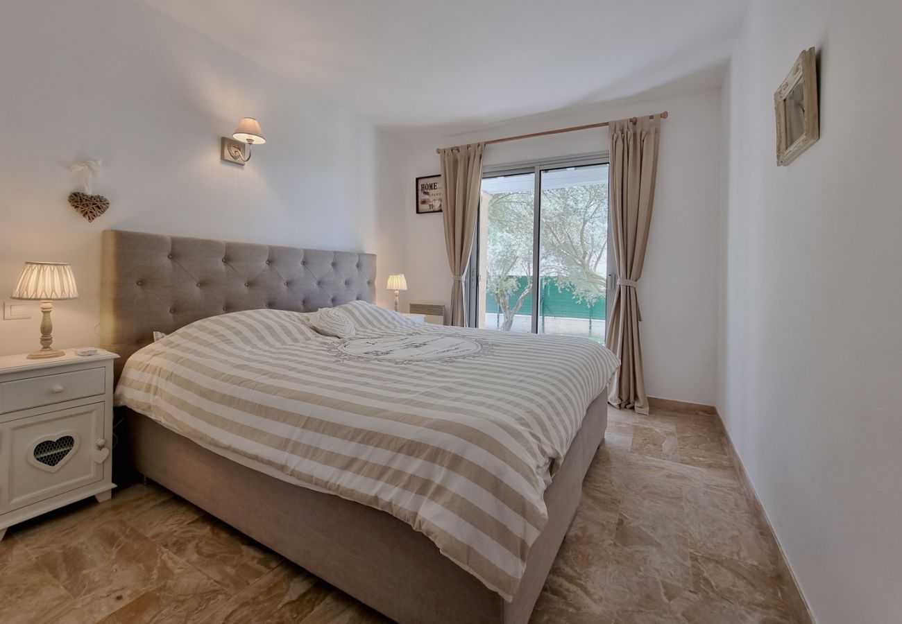 Villa in Saint-Quentin-la-Poterie - Jardin d’Uzès