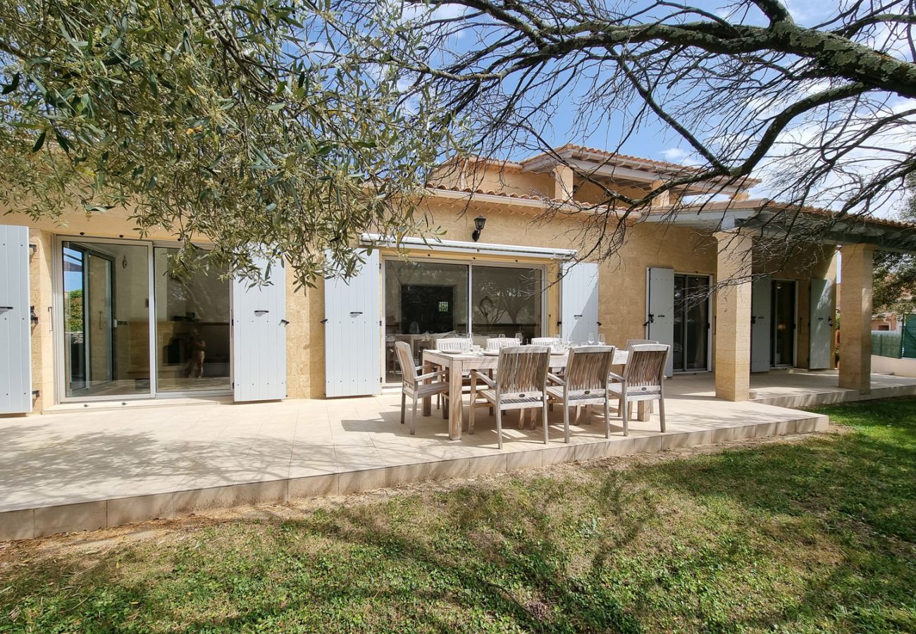 Villa in Saint-Quentin-la-Poterie - Jardin d’Uzès
